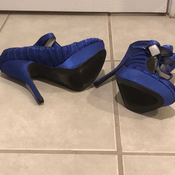 Qupid Royal blue navy textured heels with bow buckle clasp strap NWT - Picture 4 of 5